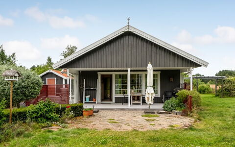 Thine - 800M from the Sea: Hout, Meubilair, Appartement, Kamer, Plafond, Beits, Stoel, Hardwood, Vernis, Timmerhout
