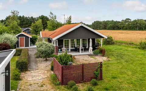 Thine - 800M from the Sea: Hout, Meubilair, Appartement, Kamer, Plafond, Beits, Stoel, Hardwood, Vernis, Timmerhout