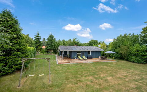 Ellie - 500M from the Sea: Verblijf, Backyard, Werf, Garden Gebouwen, Schuur, Siding, Buitenmeubels, Blokhut, Outdoor Structuur, Keet