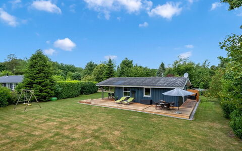 Ellie - 500M from the Sea: Verblijf, Backyard, Werf, Garden Gebouwen, Schuur, Siding, Buitenmeubels, Blokhut, Outdoor Structuur, Keet
