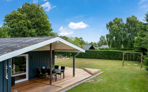 Ellie - 500M from the Sea: Verblijf, Backyard, Werf, Garden Gebouwen, Schuur, Siding, Buitenmeubels, Blokhut, Outdoor Structuur, Keet