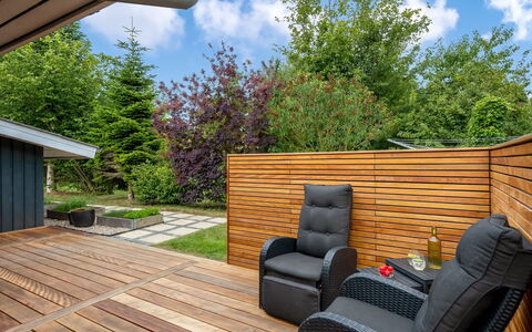 Ellie - 500M from the Sea: Verblijf, Backyard, Werf, Garden Gebouwen, Schuur, Siding, Buitenmeubels, Blokhut, Outdoor Structuur, Keet