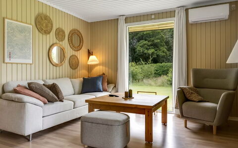 Göran - 30Km from the Sea: Verblijf, Backyard, Werf, Garden Gebouwen, Schuur, Siding, Buitenmeubels, Blokhut, Outdoor Structuur, Keet