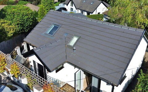 Torino Lodge: Dak, Siding, Tegel, Daylighting, Schoorsteen