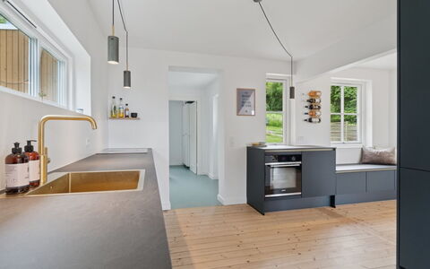 Hermine - 250M from the Sea: Flooring, Hout, Interieur Ontwerp, Keuken, Verdieping, Plafond, Countertop, Lichte Inrichting, Meubilair, Verlichting