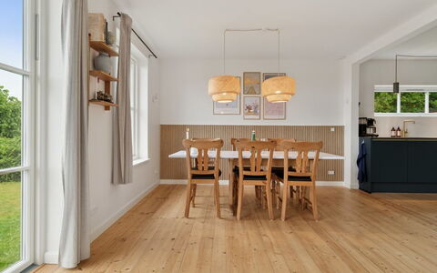 Hermine - 250M from the Sea: Meubilair, Flooring, Houten Vloer, Verdieping, Interieur Ontwerp, Hout, Plafond, Laminaatvloer, Keuken En Eettafel, Eetkamer