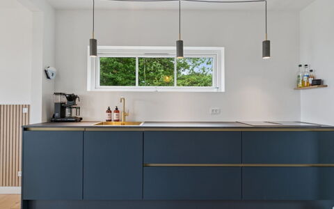 Hermine - 250M from the Sea: Interieur Ontwerp, Keuken, Flooring, Toestel Van De Keuken, Countertop, Cabinetry, Lichte Inrichting, Huishoudapparatuur, Verf