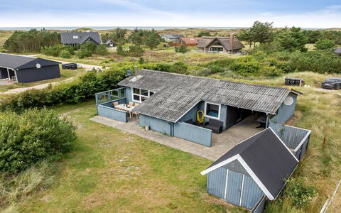 Claudine - 700M from the Sea: Huis, Dak, Huis, Verblijf, Schuur, Garden Gebouwen, Siding, Werf, Blokhut, Hut