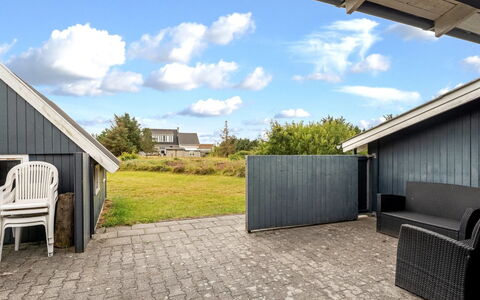 Claudine - 700M from the Sea: Huis, Dak, Huis, Verblijf, Schuur, Garden Gebouwen, Siding, Werf, Blokhut, Hut