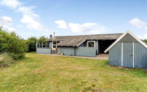 Claudine - 700M from the Sea: Huis, Dak, Huis, Verblijf, Schuur, Garden Gebouwen, Siding, Werf, Blokhut, Hut