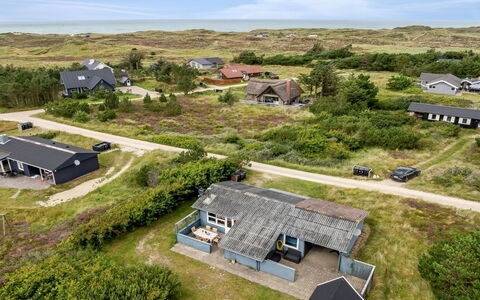 Claudine - 700M from the Sea: Huis, Dak, Huis, Verblijf, Schuur, Garden Gebouwen, Siding, Werf, Blokhut, Hut