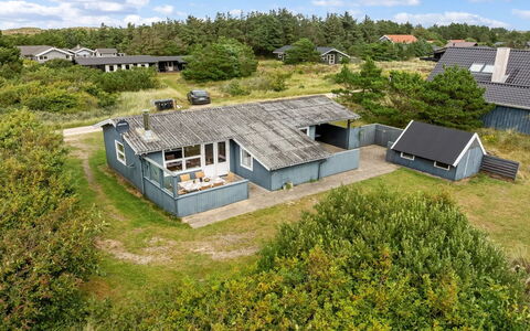 Claudine - 700M from the Sea: Huis, Dak, Huis, Verblijf, Schuur, Garden Gebouwen, Siding, Werf, Blokhut, Hut