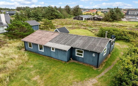 Claudine - 700M from the Sea: Huis, Dak, Huis, Verblijf, Schuur, Garden Gebouwen, Siding, Werf, Blokhut, Hut