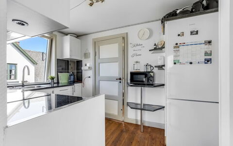 Paale - 208M from the Sea: Toestel Van De Keuken, Interieur Ontwerp, Major Appliance, Keuken, Flooring, Meubilair, Cabinetry, Countertop, Huishoudapparatuur, Plafond