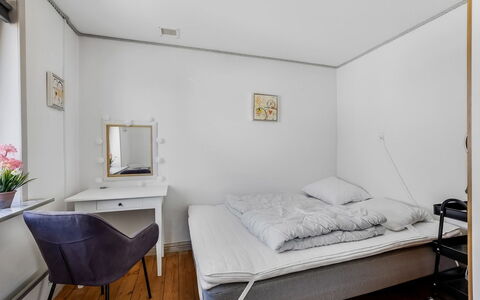 Paale - 208M from the Sea: Meubilair, Interieur Ontwerp, Verdieping, Flooring, Bed, Slaapkamer, Plafond, Verlichting, Kamer, Huis