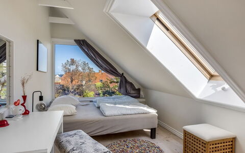 Paale - 208M from the Sea: Slaapkamer, Bed, Interieur Ontwerp, Meubilair, Plafond, Hout, Linens, Verdieping, Laken, Bedding