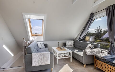 Paale - 208M from the Sea: Meubilair, Hout, Flooring, Interieur Ontwerp, Huis, Verdieping, Bankstel, Woonkamer, Houten Vloer, Kamer