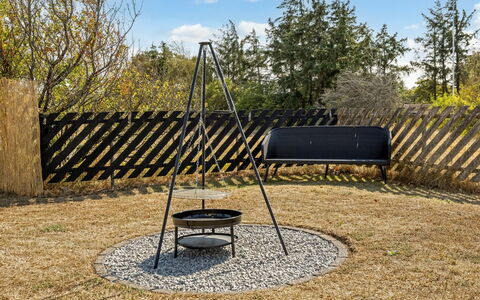 Paale - 208M from the Sea: Tuin, Gazon, Schaduw, Backyard, Buitenmeubels