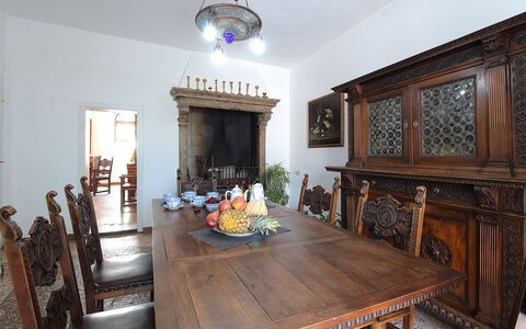 Casa Zaira: Meubilair, Hout, Interieur Ontwerp, Tafel, Stoel, Flooring, Eetkamer, Keuken En Eettafel, Kamer, Verdieping