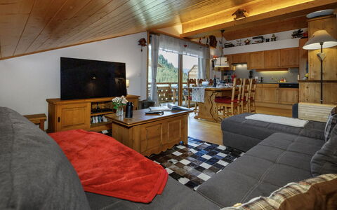 Mon Abri B: Meubilair, Interieur Ontwerp, Bankstel, Flooring, Plafond, Hout, Televisie, Woonkamer, Kamer, Verdieping
