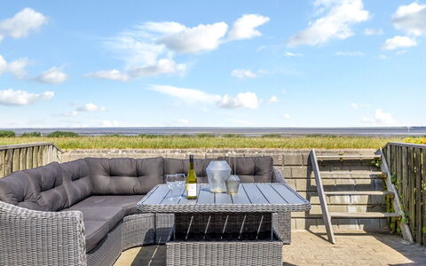 Kjera - 2.4Km from the Sea: Meubilair, Buitenmeubels, Buitentafel, Dek, Stoel, Hardwood, Plank, Patio, Outdoor Structuur, Balkon