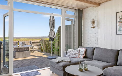 Kjera - 2.4Km from the Sea: Meubilair, Hout, Flooring, Verdieping, Interieur Ontwerp, Bankstel, Woonkamer, Huis, Houten Vloer, Kamer