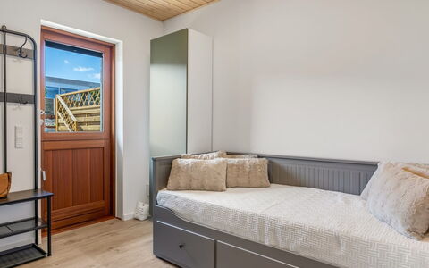 Kjera - 2.4Km from the Sea: Meubilair, Interieur Ontwerp, Flooring, Verdieping, Hout, Bed, Slaapkamer, Kamer, Plafond, Verlichting