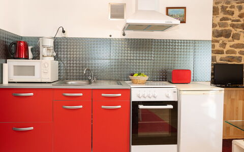 Les Jardins: Toestel Van De Keuken, Keuken, Major Appliance, Countertop, Cabinetry, Huishoudapparatuur, Interieur Ontwerp, Fornuis, Gootsteen, Meubilair