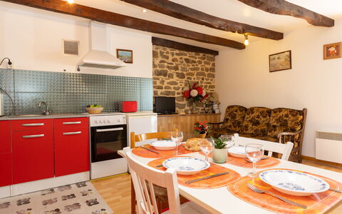 Les Jardins: Meubilair, Interieur Ontwerp, Flooring, Verdieping, Kamer, Stoel, Plafond, Keuken, Keuken En Eettafel, Countertop