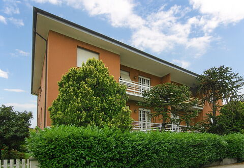 Butterfly Apartment In Lucca: Struik, Woongebied, Haag, Tuin, Landgoed, Gazon, Werf, Schaduw, Landscaping, Hacienda