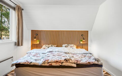 Hannele - 10Km from the Sea: Meubilair, Interieur Ontwerp, Slaapkamer, Hout, Bed, Flooring, Verdieping, Plafond, Textiel, Bedding