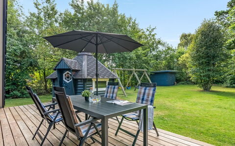 Hannele - 10Km from the Sea: Meubilair, Stoel, Buitenmeubels, Hout, Tafel, Buitentafel, Keuken En Eettafel, Tuin, Schaduw, Dek