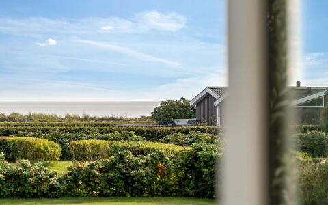 Thit - 90M from the Sea: Verblijf, Backyard, Werf, Garden Gebouwen, Schuur, Siding, Buitenmeubels, Blokhut, Outdoor Structuur, Keet