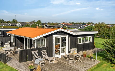 Thit - 90M from the Sea: Verblijf, Backyard, Werf, Garden Gebouwen, Schuur, Siding, Buitenmeubels, Blokhut, Outdoor Structuur, Keet