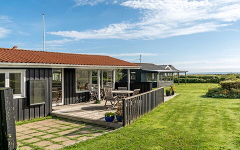 Thit - 90M from the Sea: Verblijf, Backyard, Werf, Garden Gebouwen, Schuur, Siding, Buitenmeubels, Blokhut, Outdoor Structuur, Keet