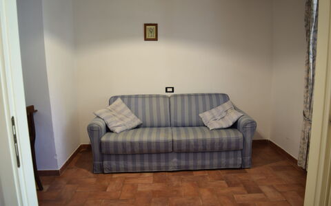 Oasi Della Pergola: Meubilair, Bankstel, Interieur Ontwerp, Flooring, Verdieping, Hout, Kamer, Woonkamer, Appartement