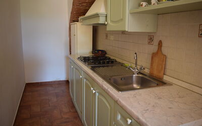 Arco Grande: Keuken, Countertop, Flooring, Hout, Interieur Ontwerp, Toestel Van De Keuken, Major Appliance, Gootsteen, Cabinetry, Verdieping