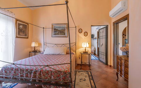 Casale La Canigiana, House, Pool, San Miniato: Meubilair, Muur, Interieur Ontwerp, Flooring, Verdieping, Plafond, Bed, Slaapkamer, Verlichting, Kamer