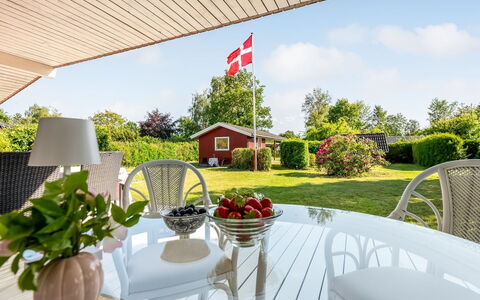 Viktoria - 500M from the Sea: Gras, Grasland, Land Lot, Verblijf, Landelijk Gebied, Weide, Garden Gebouwen, Tuin, Schuur