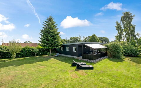 Nicklas - 250M from the Sea: Verblijf, Backyard, Werf, Garden Gebouwen, Schuur, Siding, Buitenmeubels, Blokhut, Outdoor Structuur, Keet
