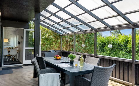 Nicklas - 250M from the Sea: Verblijf, Backyard, Werf, Garden Gebouwen, Schuur, Siding, Buitenmeubels, Blokhut, Outdoor Structuur, Keet