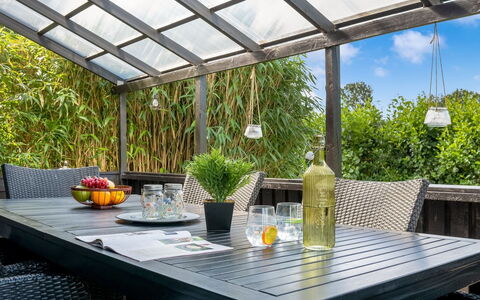 Nicklas - 250M from the Sea: Verblijf, Backyard, Werf, Garden Gebouwen, Schuur, Siding, Buitenmeubels, Blokhut, Outdoor Structuur, Keet