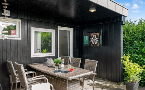 Nicklas - 250M from the Sea: Dak, Huis, Land Lot, Huis, Verblijf, Landgoed, Garden Gebouwen, Schaduw, Blokhut, Landscaping