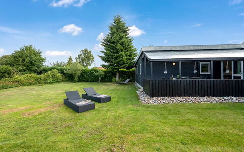 Nicklas - 250M from the Sea: Dak, Huis, Land Lot, Huis, Verblijf, Landgoed, Garden Gebouwen, Schaduw, Blokhut, Landscaping