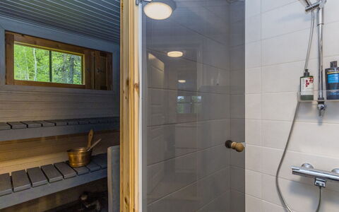 Riekkola: Loodgieterswerkinrichting, Flooring, Interieur Ontwerp, Badkamer, Verdieping, Loodgieter, Plafond, Kamer, Kraan, Tegel