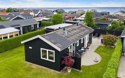 Daya - 75M from the Sea: Verblijf, Backyard, Werf, Garden Gebouwen, Schuur, Siding, Buitenmeubels, Blokhut, Outdoor Structuur, Keet