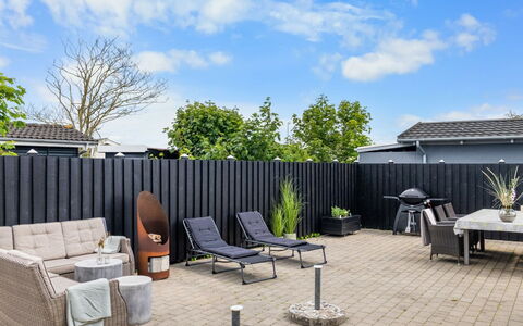 Daya - 75M from the Sea: Verblijf, Backyard, Werf, Garden Gebouwen, Schuur, Siding, Buitenmeubels, Blokhut, Outdoor Structuur, Keet