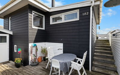 Folkhart - 10M from the Sea