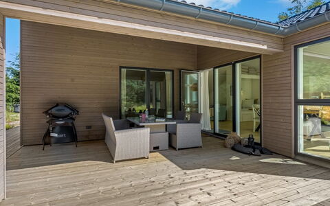 Aarthi - 575M from the Sea: Verblijf, Backyard, Werf, Garden Gebouwen, Schuur, Siding, Buitenmeubels, Blokhut, Outdoor Structuur, Keet