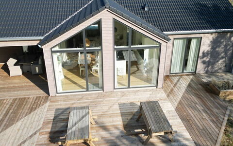Aarthi - 575M from the Sea: Verblijf, Backyard, Werf, Garden Gebouwen, Schuur, Siding, Buitenmeubels, Blokhut, Outdoor Structuur, Keet